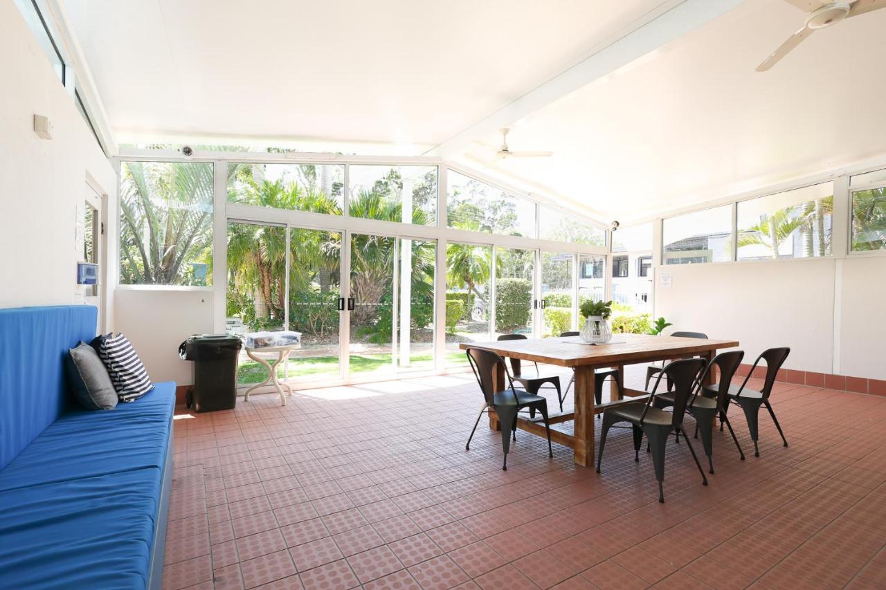 White Crest Apartments Hervey Bay Exterior photo